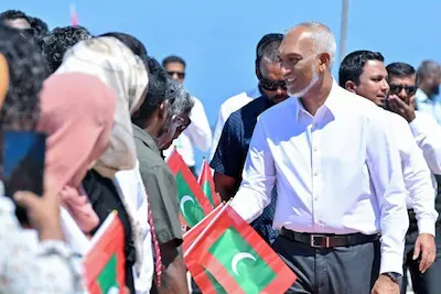 ދެ ދުވަހުގެ ދަތުރުފުޅެއްގަ ރައީސް އަތޮޅުތެރެއަށް