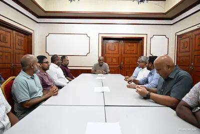 ވުޒާރާތަކުގެ ހިދުމަތް ދިނުމަށް، ދަރުބާރުގޭގައި ވަމުންދާ ތައްޔާރީތައް ބައްލަވައި، އެކަމަށް ބޭނުންވާ އިރުޝާދު ރައީސް ދެއްވައިފި