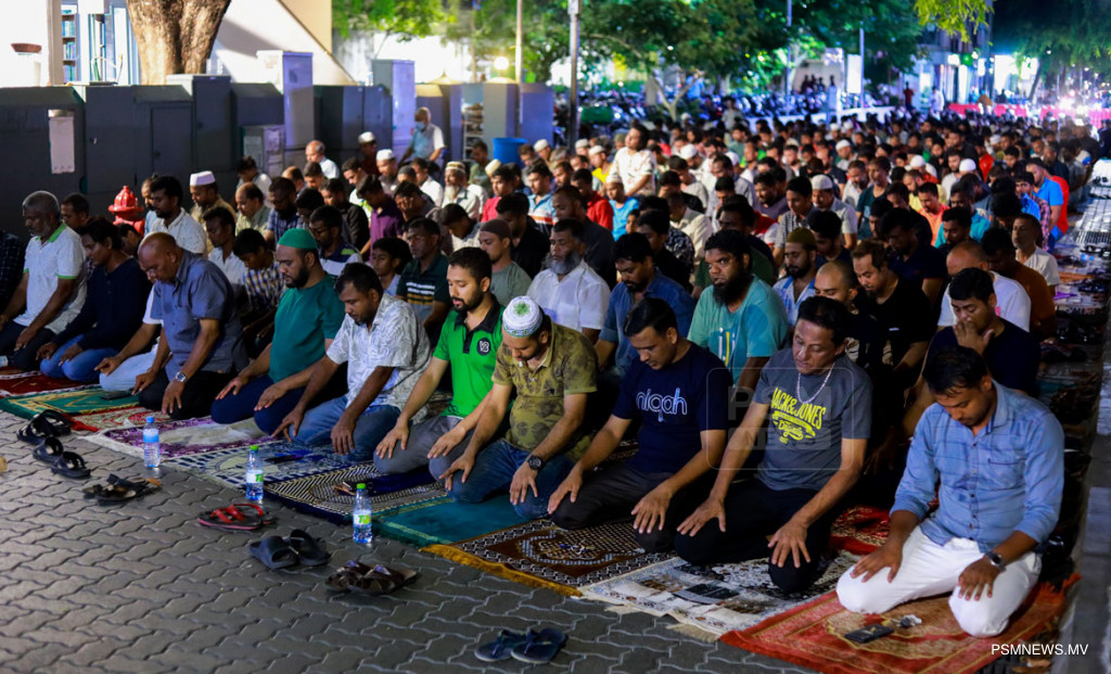 ކުރިއަށް އޮތް ރޯދަމަހު މިސްކިތްތަކުގައި ހިފްޒުކޮށް، އިމާމުވެ ތަރާވީހު ކުރާނެ ދިވެހި ހާފިޒުން ހޯދަނީ