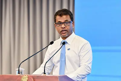ދުންފަތާ ދުރުވާން ބޭނުންނަމަ ނިކޮޓިންޕެޗާއި ގަމްފަދަ ތަކެތި އާސަންދައިން ލިބޭނެ، 1676 ކުއިކްލައިން ހިދުމަތުގެ އެހީވެސް ލިބޭނެ