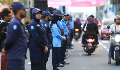 މަކަރާއި ހީލަތުން ފައިސާތަކެއް ހޯދުމުގައި ފުލުހަކު ބައިވެރިވިކަމަށް ފަތުރަނީ ހަގީގަތެއްނެތް ވާހަކައެއް!