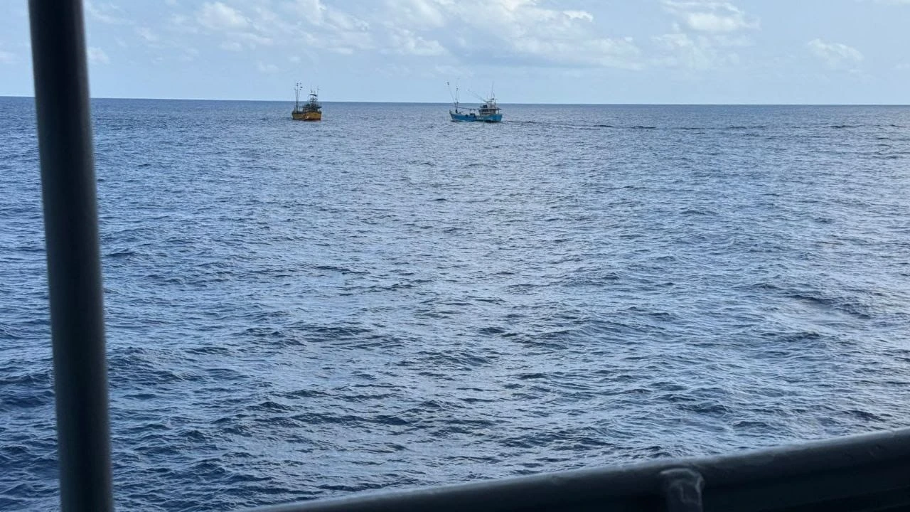 ޑްރޯންގެ އެހީގައި، ލަންކާގެ 2 މަސް ބޯޓެއް ސިފައިންގެ ބެލުމުގެ ދަށަށް!