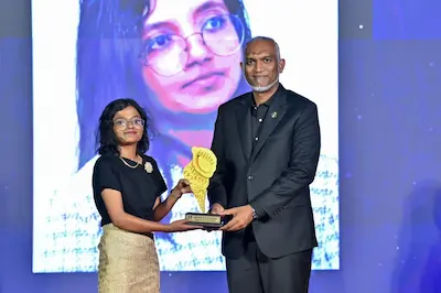 ސަންގުޓީވީއަށް 10 އަހަރު؛ ޝަރަފުވެރި ކޮށްދެއްވީ ރައީސްގެ ދެކަނބަލުން، ސްޓާފް އޮފް ދިއިޔަރ މާތުއަށް!