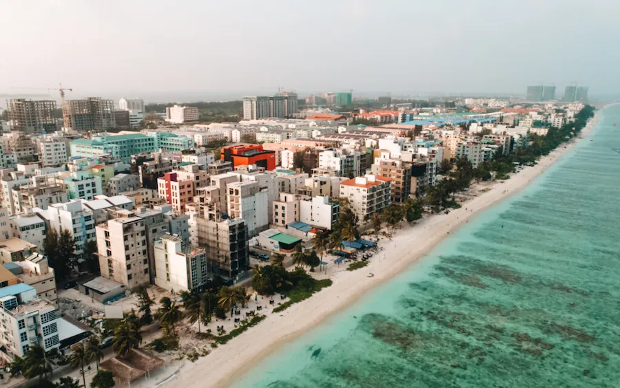 ޣާޒީ ސްކޫލް ކުރިމަތީ އޮންނަ ބިން ހުސްކުރުމަށް ފުލުހުން އަންގައިފި