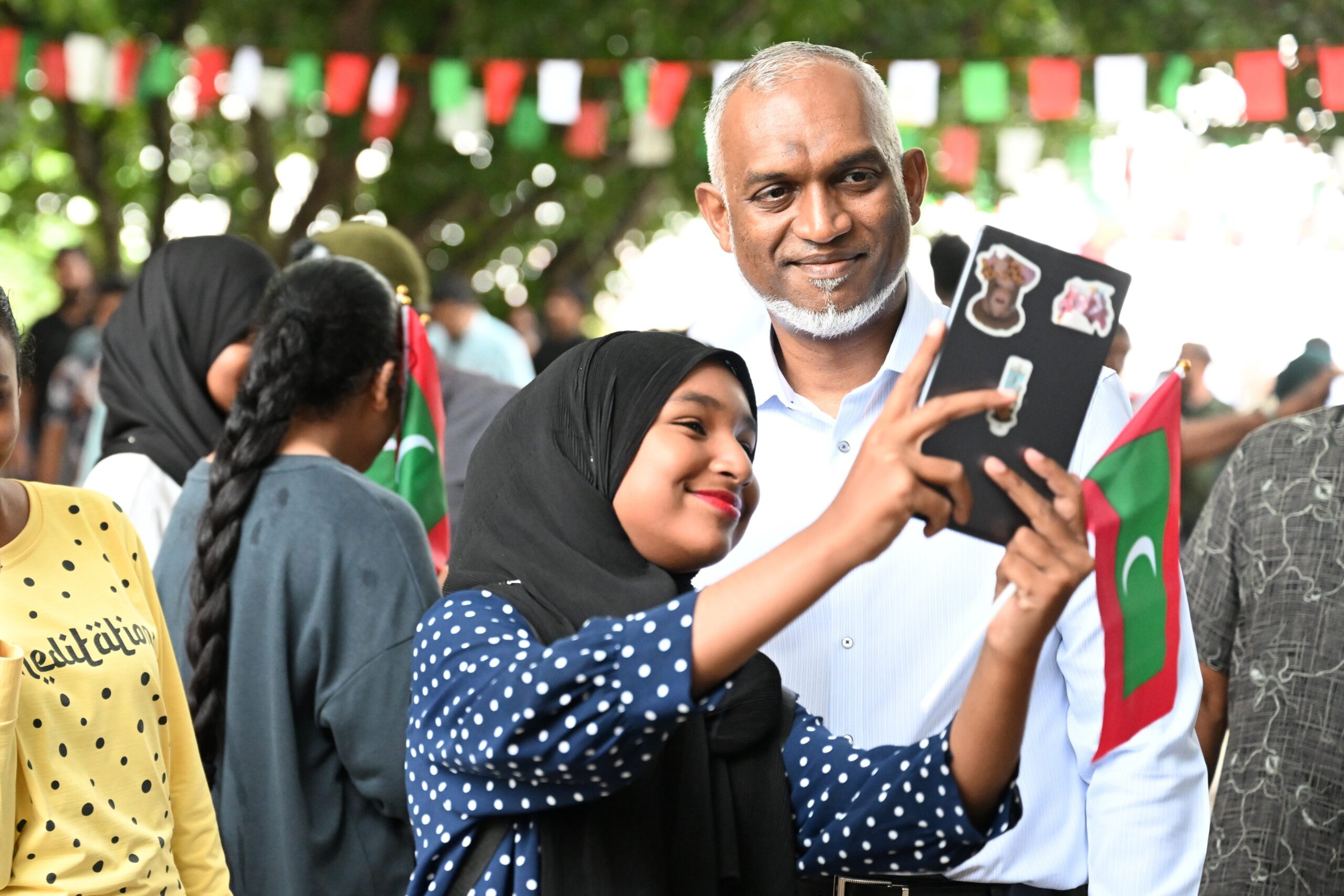 ރައީސް ރަސްމާދޫއަށް: ކަންބޮޑުވުމެއް ނުބާއްވަވާ، ކަނޑައަޅާފައިވާ މަޝްރޫޢުތައް މިއަހަރު ކުރިއަށް ގެންގޮސް، ކަންކަން ހައްލުކޮށްދޭނަން!