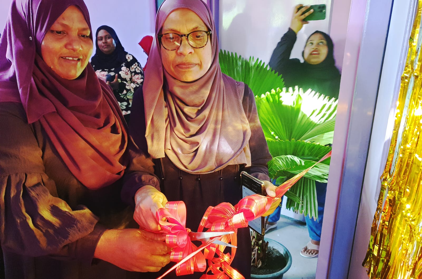 އާ އަހަރުގެ ފެށުން: ތިނަދޫ ސްކޫލްގެ ޕީޓީއޭއިން މުދައްރިސުންނަށް ދިނީ ބޮޑު ސަޕްރައިޒެއް!