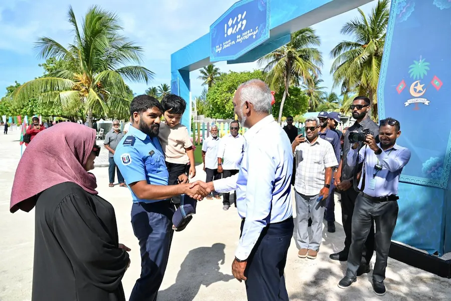 ރައީސަށް ލިބިވަޑައިގެންނެވި ނޯޓެއް؛ ބައްޕަމަތިން މިސްވޭ، ރައީސް ނެންގެވީ އެކްޝަން: ދެބަފައިންގެ ބައްދަލުވުން އަސަރު ކުރުވައިފި!
