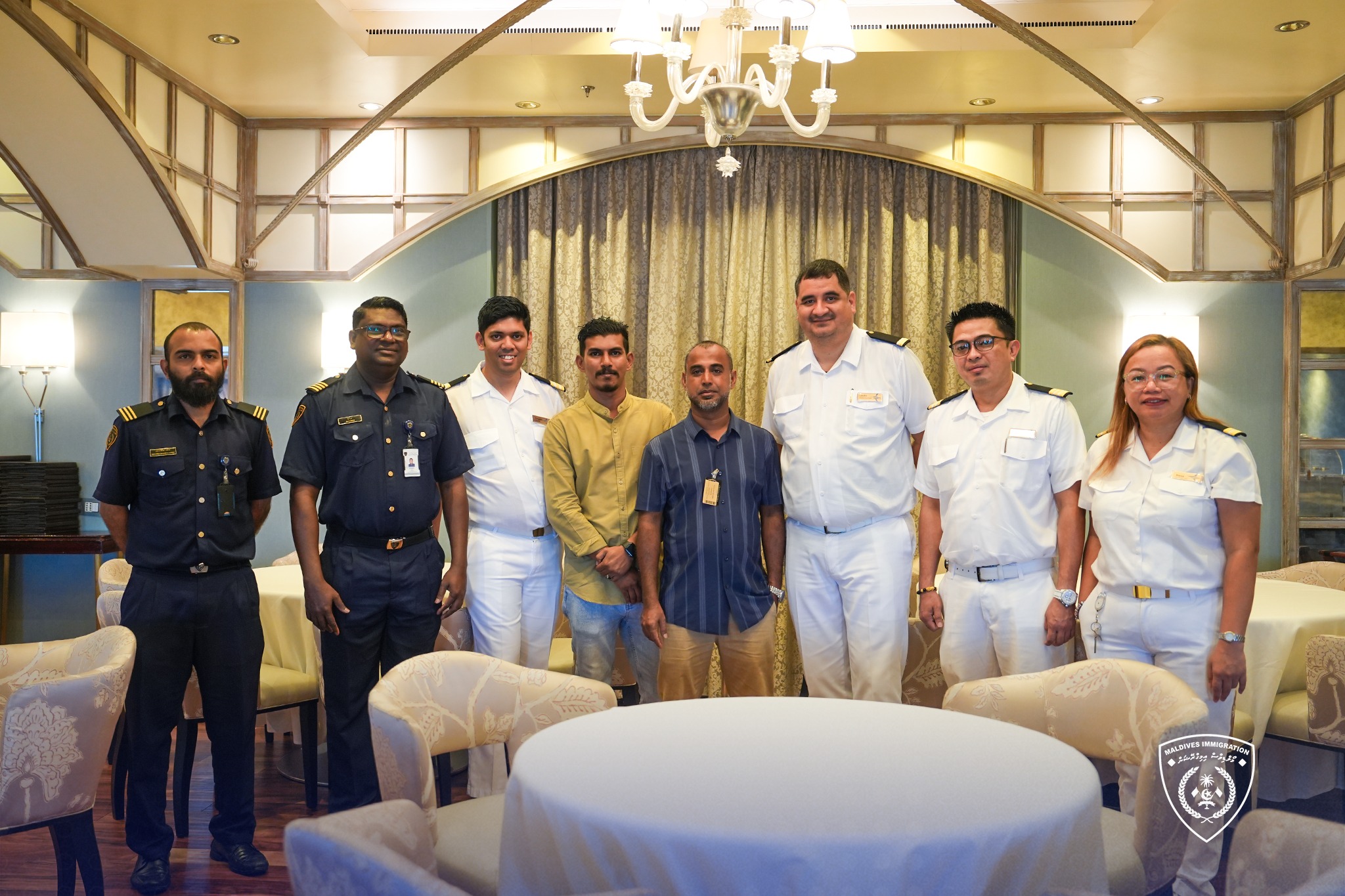 ކްރޫޒުލައިނާތަކުން އައި އެތައްހާސް ފަތުރުވެރިން ރާއްޖޭގެ ބޯޑަރުން އެތެރެވީ އިމިގްރޭޝަން ކްލިއަރެންސާއެކު!