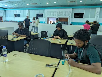 ތިން ވުޒާރާގެ ހިދުމަތް ދިނުމަށް ދަރުބާރުގޭގައި ސެޓަޕެއް ހެދުމަށް އާރްޑީސީ އިން އެހީތެރިކަން ފޯރުކޮށްދެނީ
