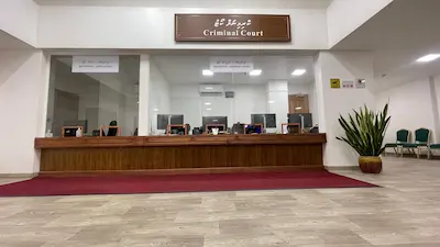 ރުޤްޔާގެ ނަމުގައި އަންހެނަކާއި ކުޑަކުދިންތަކަކަށް ޖިންސީ ގޯނާކުރި މީހަކަށް 25 އަހަރުގެ ޖަލު ހުކުމެއް!