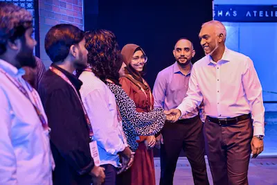 އަންނަ އަހަރުގެ ނިޔަލަށް ހުރިހާ އަތޮޅެއްގައި ޔުނިވާސިޓީ ކެމްޕަހަކާއި ދަނާލެއް ހުޅުވިގެންދާނެ: ރައީސް