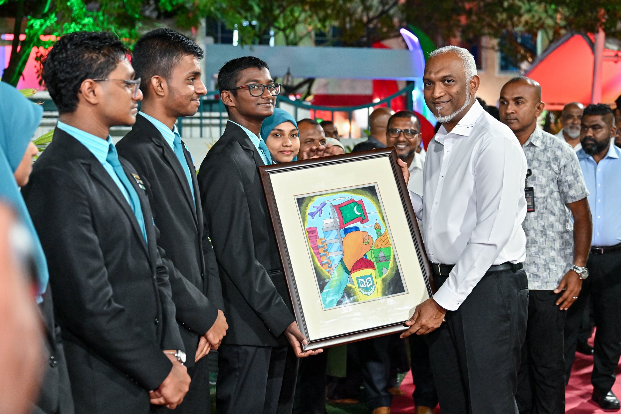 އަންނަ ދިރާސީ އަހަރުން ފެށިގެން އެއްވެސް ދަރިވަރަކަށް ކްލާހުގައި ފޯނު ބޭނުން ނުކުރެވޭނެ: ރައީސް