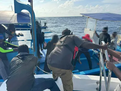 ފުވައްމުލަކު ދޯންޏެއް އޮޔާ ދަނިކޮށް 10 މީހުން ސަލާމަތް ކޮށްފި