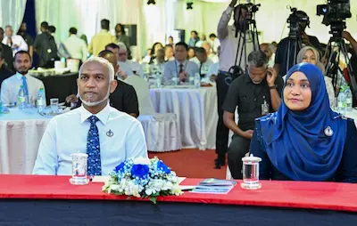 ދުވާފަރަށް ކުރެއްވި އެއް ދުވަހުގެ ދަތުރުފުޅު ނިންމަވާލައްވައި، ރައީސްގެ ދެކަނބަލުން މާލެ ވަޑައިގެންފި