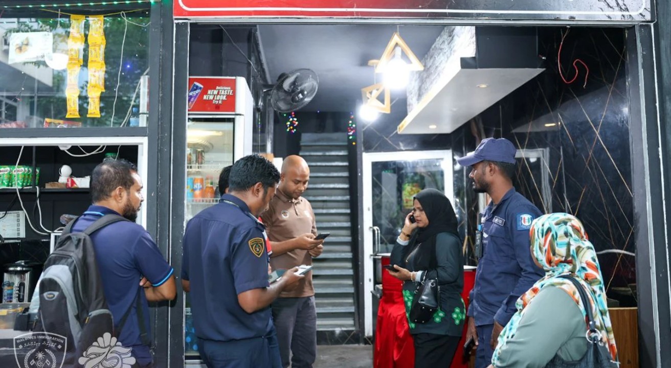 ގަވާއިދާ ޚިލާފަށް ހިންގަމުން ދިޔަ އިތުރު ދެ ވިޔަފާރިއެއް ބަންދު ކޮށްފި