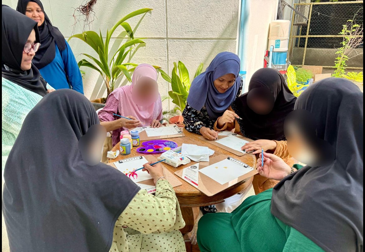 ގުރައިދޫ ޚާއްޞަ އެހީގެ މަރުކަޒުގައި ތިބި މީހުންނަށް ހަދިޔާ ދީ މުނިފޫހިފިލުވުމުގެ ހަރަކާތްތަކެއް ބާއްވައިފި