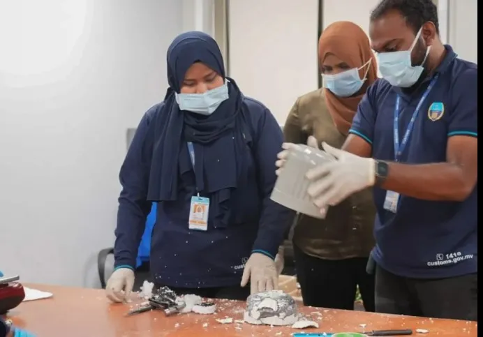 ވައިގެމަގުން ރާއްޖެއަށް އެތެރެކުރަން އުޅުނު މިލިއަނެއްހާ ރުފިޔާގެ މަސްތުވާތަކެތި އަތުލައިގެންފި