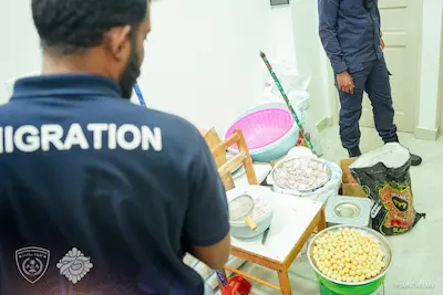 ސާފުތާހިރު ކަމެއް ނެތް ގޮތެއްގައި ކާބޯތަކެތި ތައްޔާރުކޮށް އޭގެ ވިޔަފާރި ކުރަމުންދިޔަ 18 ބިދޭސީއަކު ހައްޔަރަށް