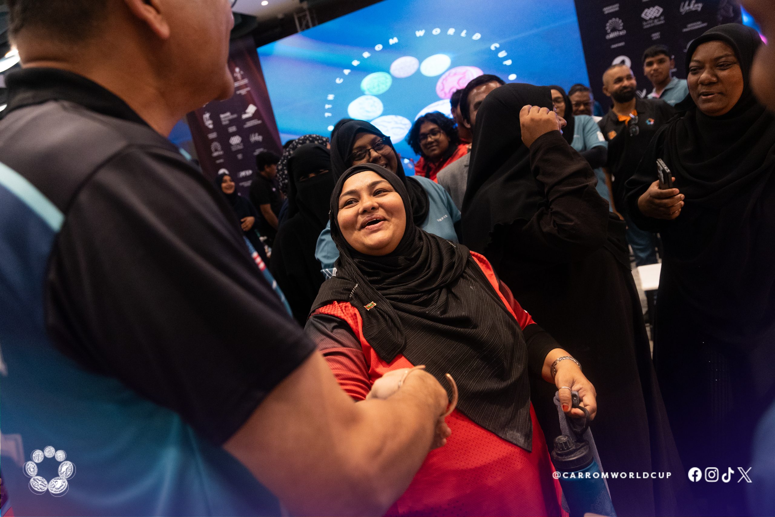ކެރަމް ވޯލްޑް ކަޕް: އަންހެނުންގެ ޓީމް އިވެންޓްގައި ސްރީ ލަންކާ ބަލިކޮށް، ރާއްޖެ ސެމީ އަށް