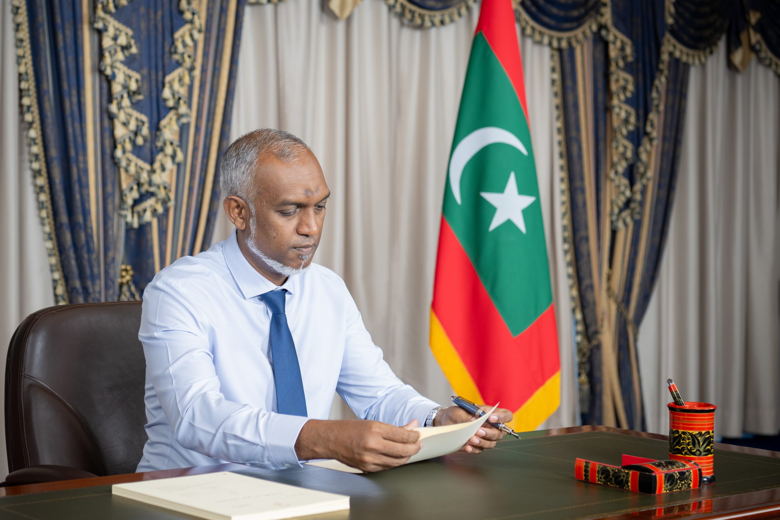 ކުރީގެ ރައީސުންގެ އޮފީސް ޚަރަދު އުނިކޮށް، ނައިބުންނަށް ޢިނާޔަތްދޭ ބިލު ތަޞްދީޤު ކުރައްވައިފި