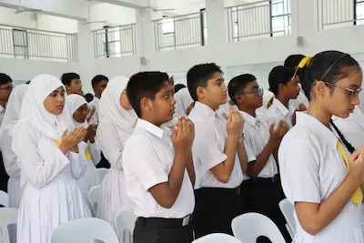 ސްކޫލްތަކުގެ ޔުނީފޯމް ބަދަލުކުރާ ގޮތުގެ ނަމޫނާ ސްކޫލްތަކަށް ފޮނުވައިފި