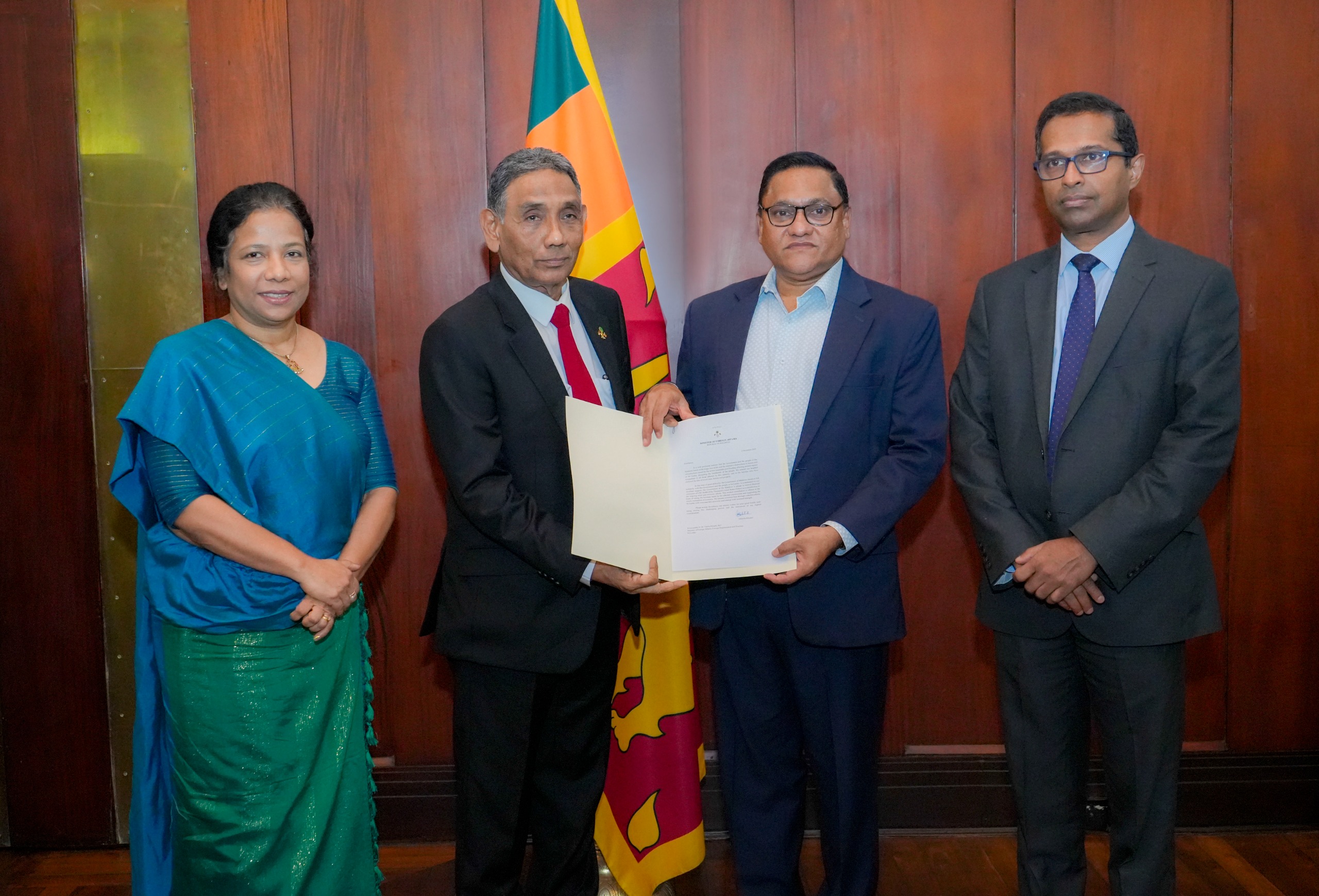 ދިވެހި ސަރުކާރުން ހަދިޔާކުރެއްވި 50،000 ޑޮލަރު ލަންކާ ސަރުކާރާ ހަވާލު ކުރައްވައިފި