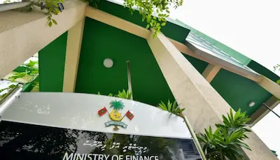 މަޝްރޫއުތަކާއި މުސާރަ ހަމަހަމަކުރުމުގެ ސިޔާސަތަކާއެކު ވެސް އާމްދަނީ އިތުރުވެ، ޑެފިސިޓް ކުޑަވެއްޖެ