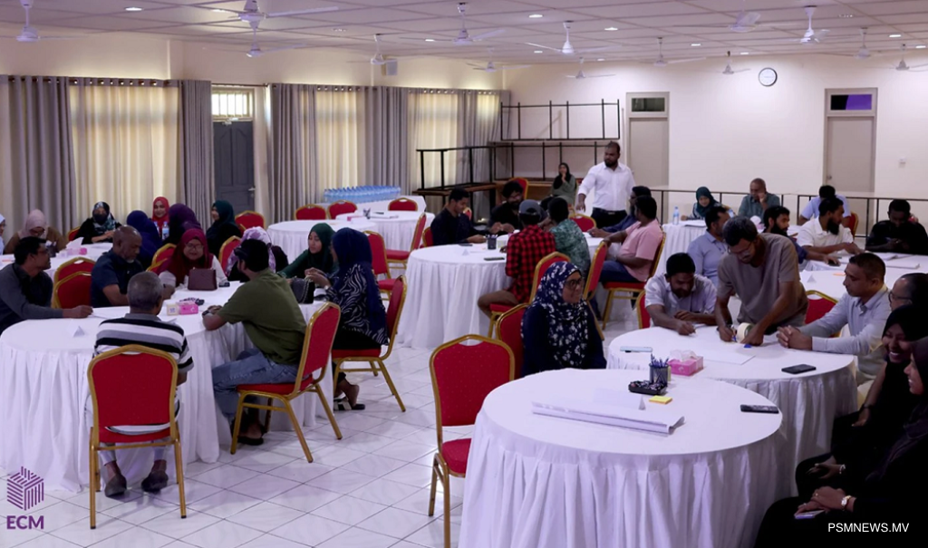 އިންތިޚާބަށް ހޭލުންތެރިކުރުމަށް އިލެކްޝަނުން 12 އަތޮޅެއްގެ 36 ރަށެއްގައި ޕްރޮގްރާމް ހިންގަނީ