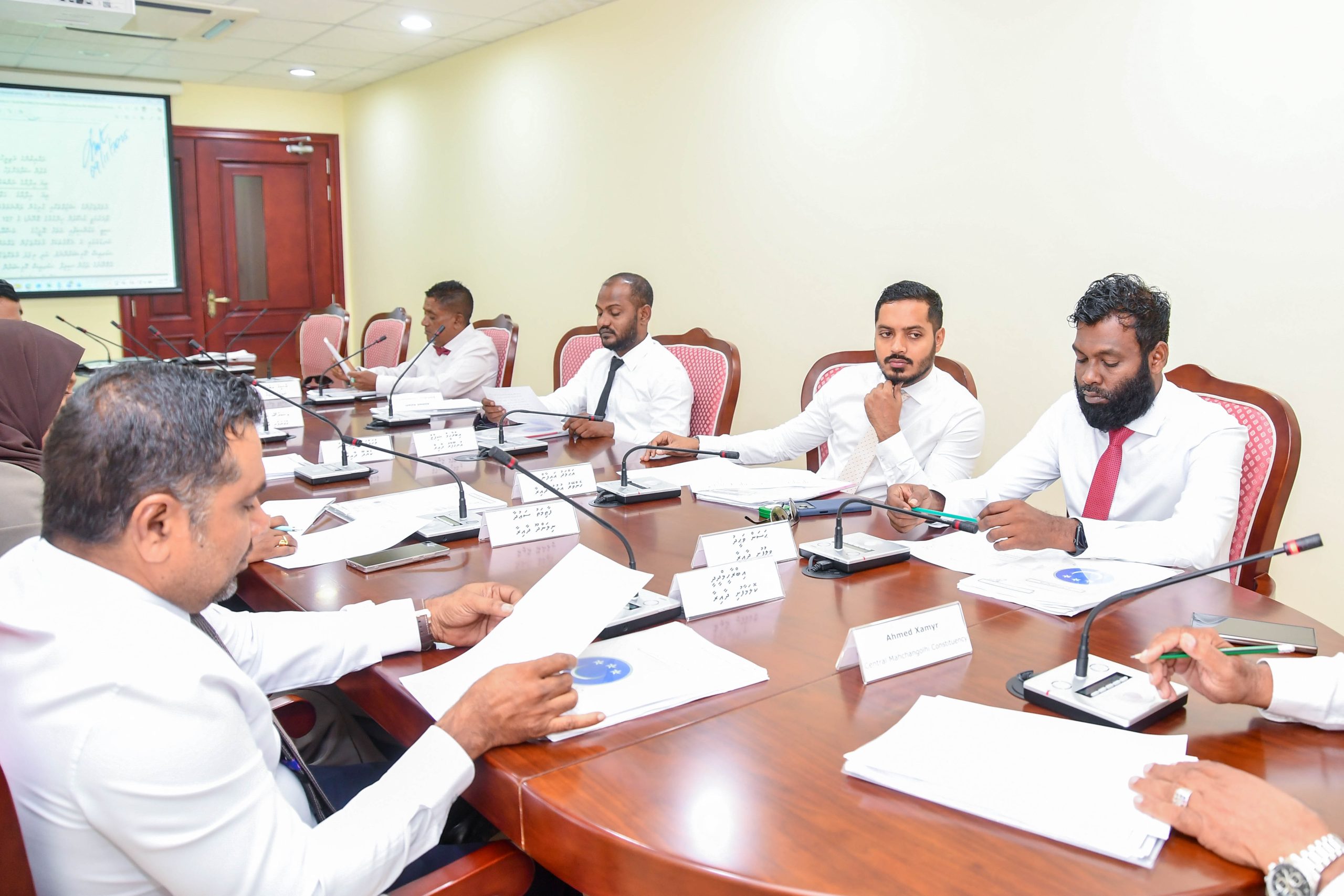 ކައުންސިލަރުންގެ އަދަދު މަދުކުރަން ހުށަހެޅި ބިލު ކޮމިޓީން ފާސްކޮށްފި