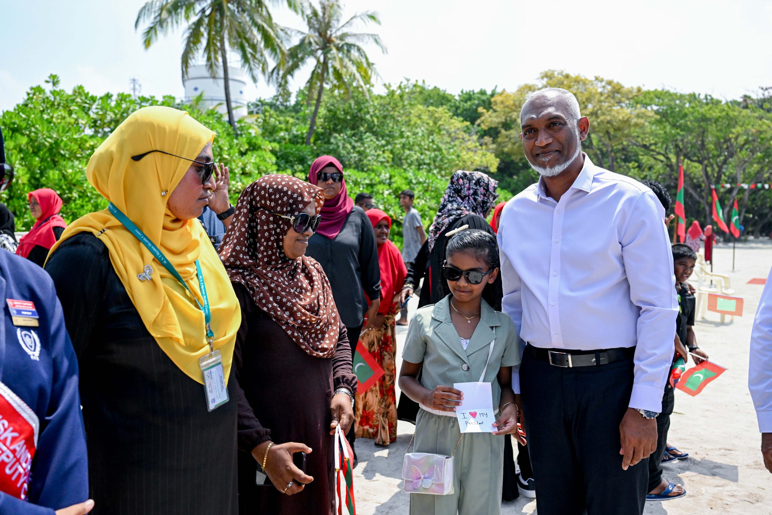 ކޮންމެ އަންހެނަކާއި އަންހެން ކުއްޖެއް ހުރިހާ ބާވަތެއްގެ އަނިޔާއިން ރައްކާތެރި ކުރުމަށް ސަރުކާރުން އިސްކަންދޭ: ރައީސް