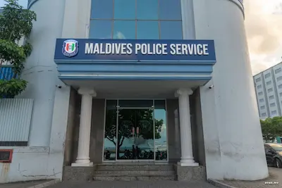 ކުޑަ ކުއްޖަކަށް އަނިޔާވެދާނެ ޢަމަލެއްކޮށް، ބިރުދެއްކި ފުލުހެއްގެ މައްސަލަ ތަހުގީގު ކުރަނީ