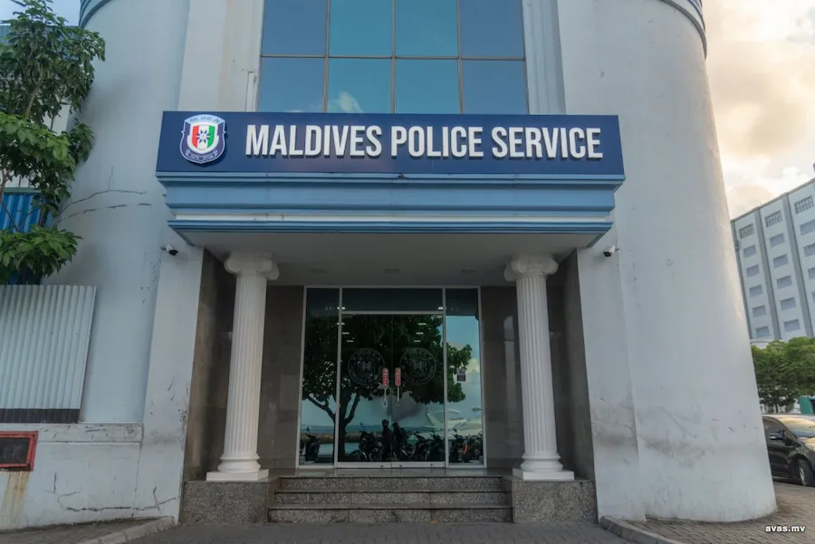 ކުޑަ ކުއްޖަކަށް އަނިޔާވެދާނެ ޢަމަލެއްކޮށް، ބިރުދެއްކި ފުލުހެއްގެ މައްސަލަ ތަހުގީގު ކުރަނީ