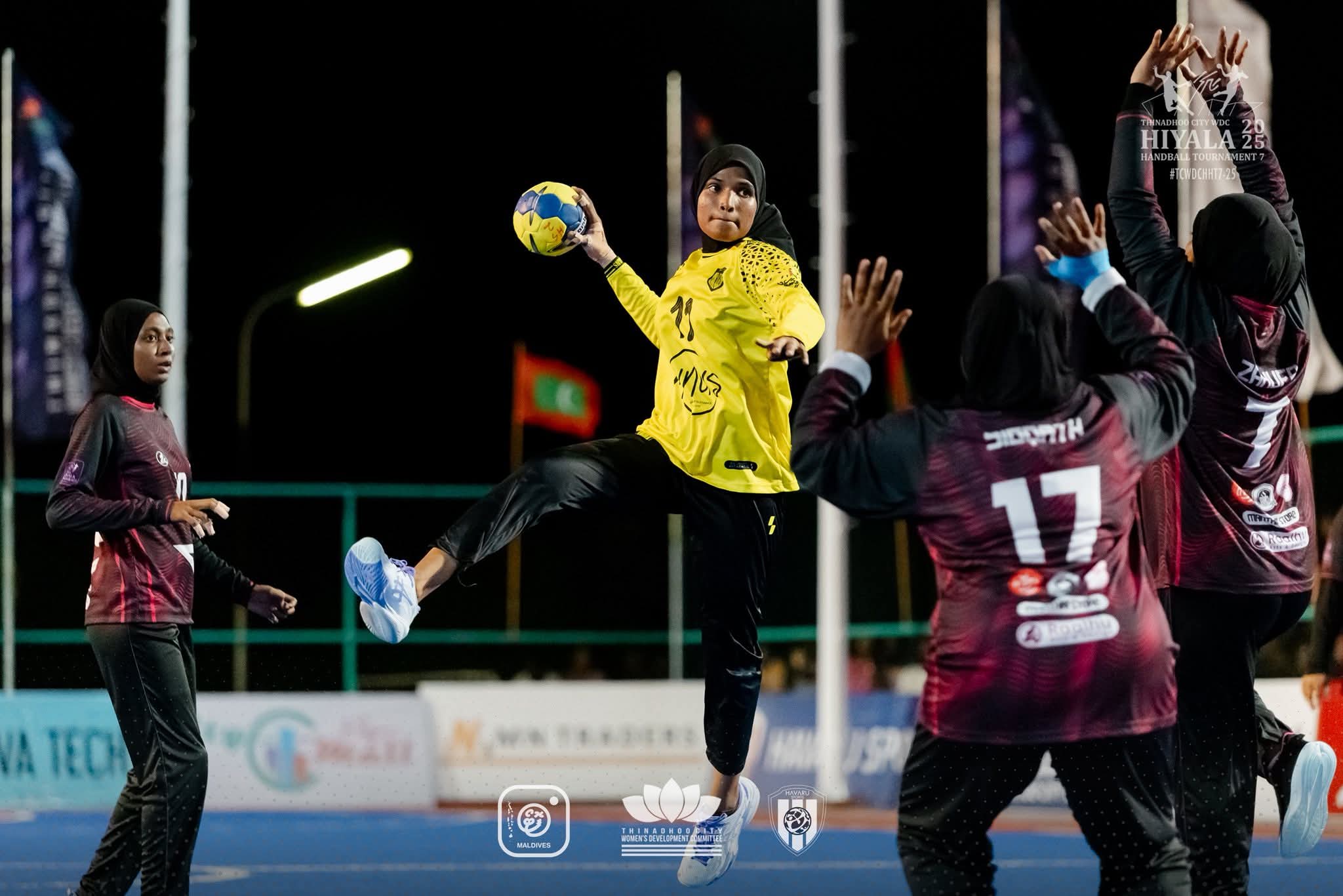 ހިޔަލަ ހޭންޑްބޯލް މުބާރާތުގެ ފެށުން: ދަޑެކޮޑިއަންސް ގެ މައްޗަށް ފިޓް ފެމަނައިން ތަފާތު ބޮޑު މޮޅެއް