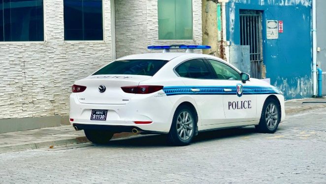 މާލޭ މިސްކިތެއްގެ ކުޑަދޮރު ތަޅާލައި ގެއްލުން ދިން ޒުވާނާ ފުލުހުންގެ ހައްޔަރުން ދޫކޮށްލައިފި