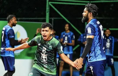 ނިލަންދޫ ރާވެރިޔާ 2025: ހުޒަންޓޭގެ ތަފާތު ކުޅުމާއިއެކު ތާރީހީ ކާމިޔާބެއް ގެމަނަފުއްޓަށް، ވަރުގަދަ ބޮންބޮން ބަލިކޮށް މުބާރާތުގެ ފައިނަލަށް