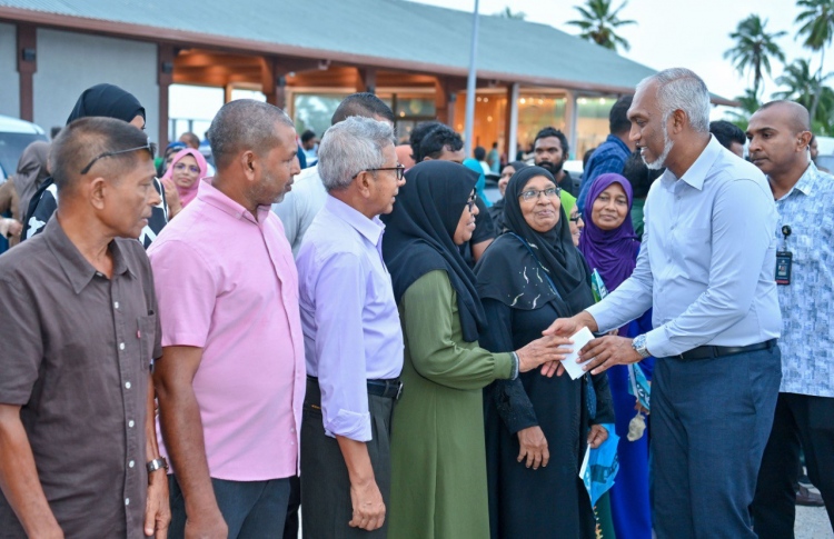 ފުވައްމުލަކާއި އައްޑުއަށް ކުރައްވާ ދަތުރުފުޅުގައި، ރައީސް ފުރާވަޑައިގެންފި