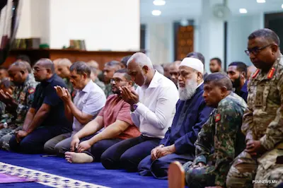 ސިފައިން އެއް ޖަމާޢަތެއްގައި ކުރި ފަތިސް ނަމާދާއެކު، ނަސްރުގެ ދުވަހުގެ ޙަރަކާތްތަަައް ފަށައިފި