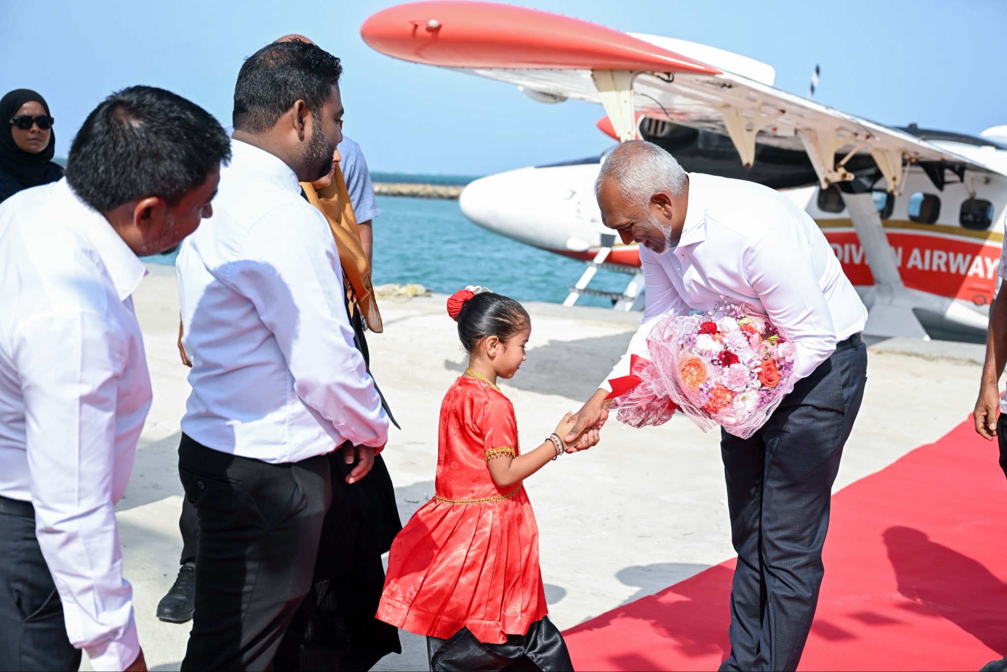 ރައީސް، ކާށިދޫއަށް، އެރަށުން ހޫނު މަރުހަބާއެއް ދަންނަވައިފި