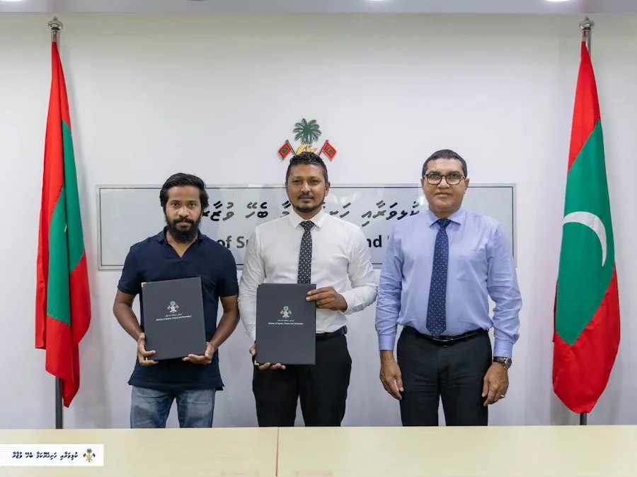 ފޭދޫ ފުޓްސަލް ދަނޑު ތަރައްގީ ކުރުމުގެ އެއްބަސްވުމުގައި ސޮއި ކޮށްފި