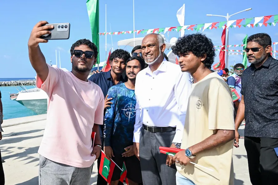 ޅ އަތޮޅާއި ކ އަތޮޅުގެ ރަށްތަކަކަށް ކުރައްވާ ދަތުރުފުޅެއްގައި ރައީސް ފުރާވަޑައިގެންފި