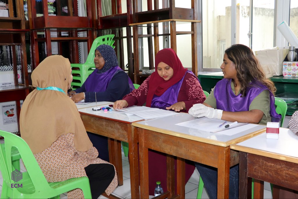 އައްޑޫ ސިޓީގެ 3 ރަށެއްގައި ނެގި ޚިޔާލު ހޯދުމުގެ ވޯޓު ނިމި، ގުނުމުގެ މަސައްކަތް ފަށައިފި