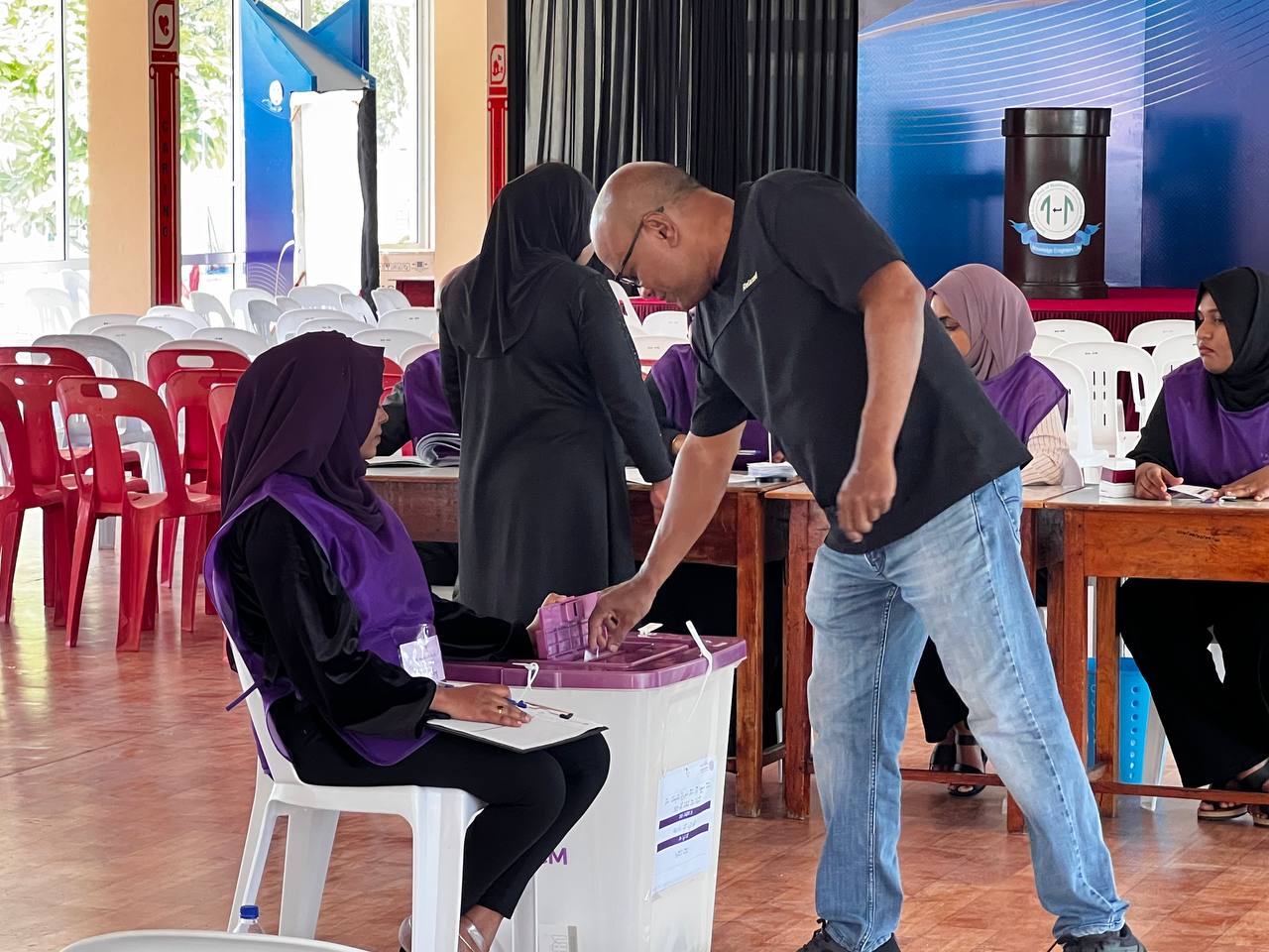 އައްޑޫ ހިޔާލު ހޯދުމުގެ ވޯޓު: 2 ޖެހުމާ ހަމައަށް ވޯޓު ލާފައި ވަނީ 2662 މީހުން، ވަގުތު ހަމަ ވާން ބައިގަޑިއެއްހާ އިރު