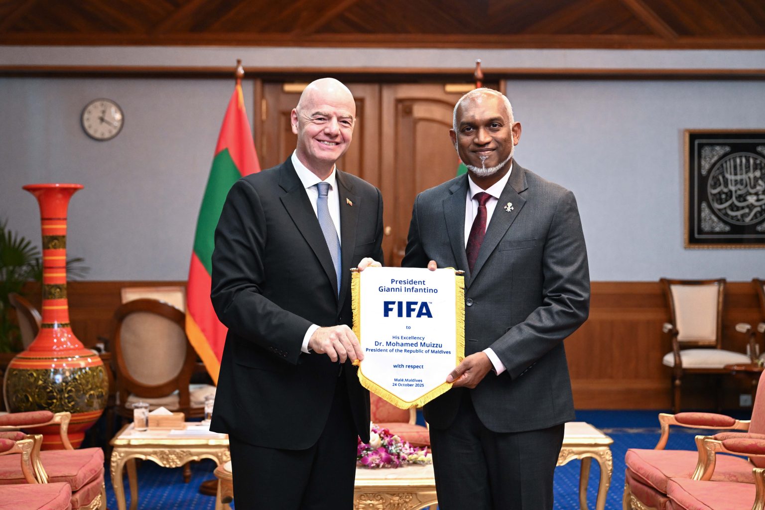 ފުޓުބޯޅަ ކުރިއެރުވުމާ ގުޅޭގޮތުން ރައީސްއާ ފީފާގެ ރައީސް މަޝްވަރާކުރައްވައިފި