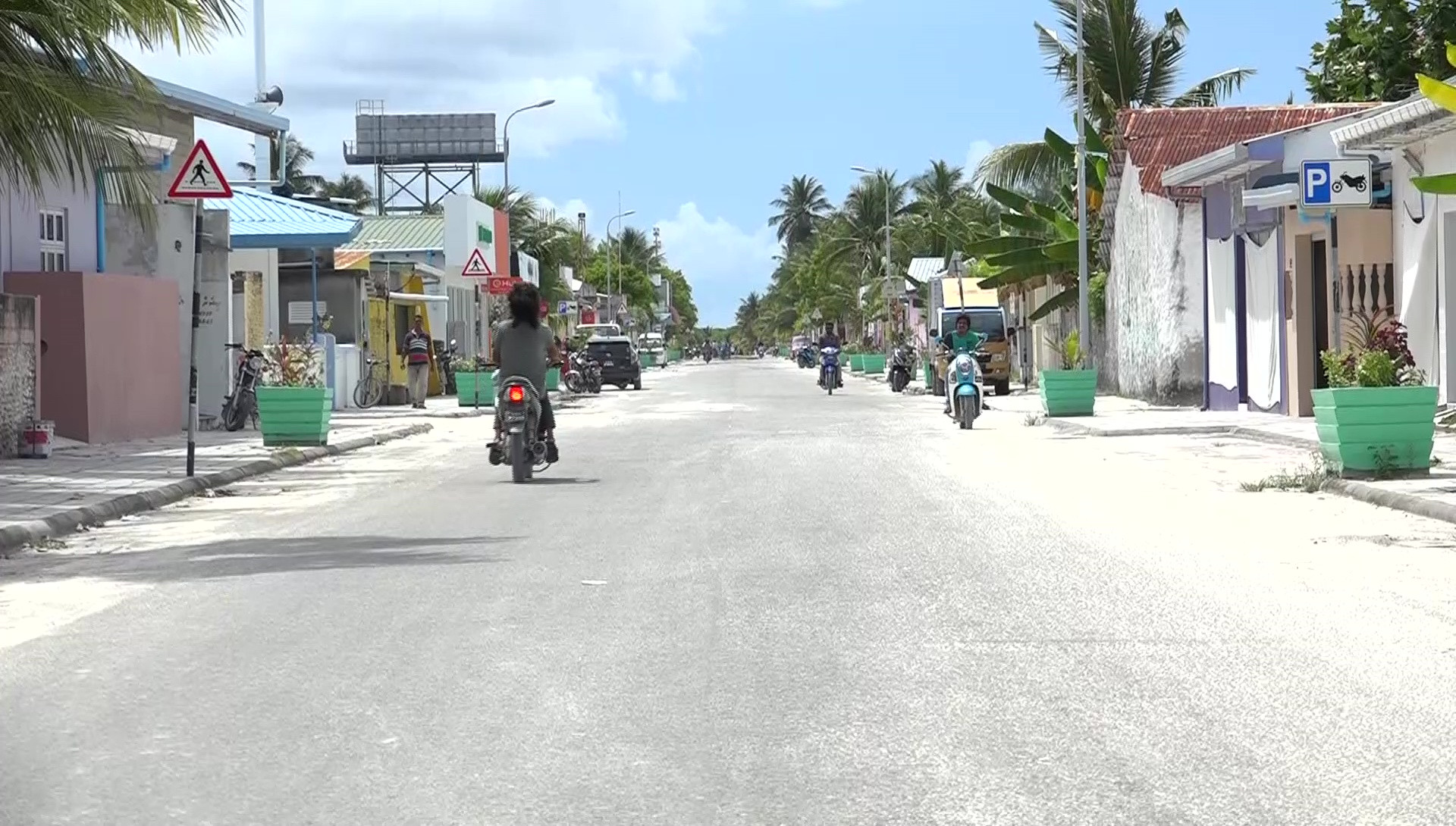 އައްޑޫސިޓީ ހިތަދޫ ގެއެއްގެ ތެރެއިން ދެމަފިރިއަކު މަރުވެފައި އޮއްވާ ފެނިއްޖެ
