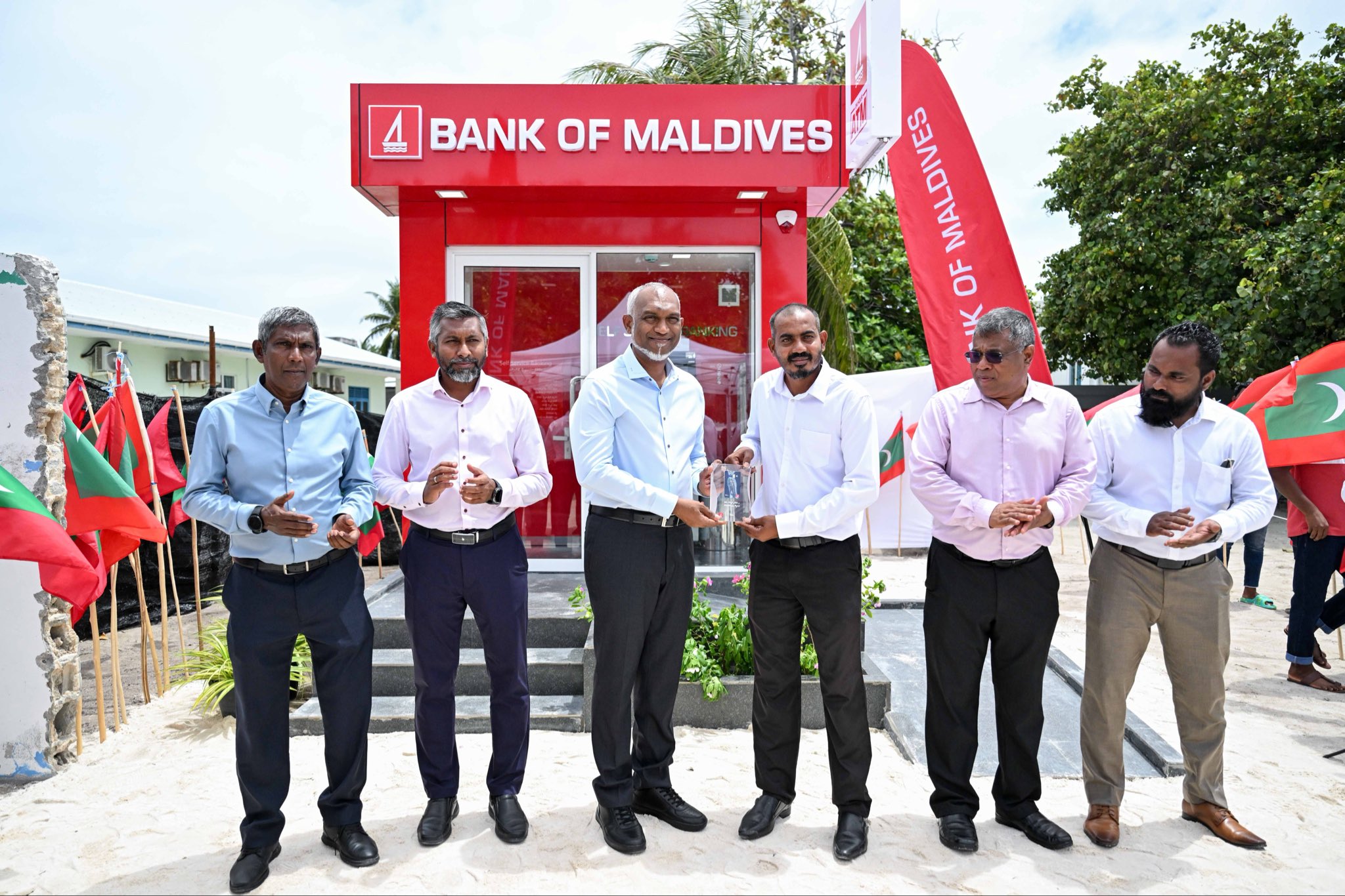 ލ. މުންޑޫގައި ބީއެމްއެލް އޭޓީއެމްގެ ހިދުމަތް ފަށައިފި