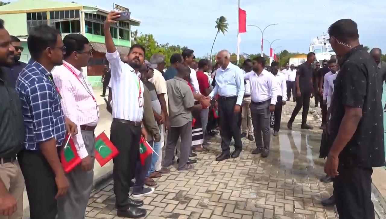 ރައީސްގެ ލ. އަތޮޅު ދަތުރުފުޅު: މާމެންދޫއިން ހޫނު މަރުހަބާއެއް!