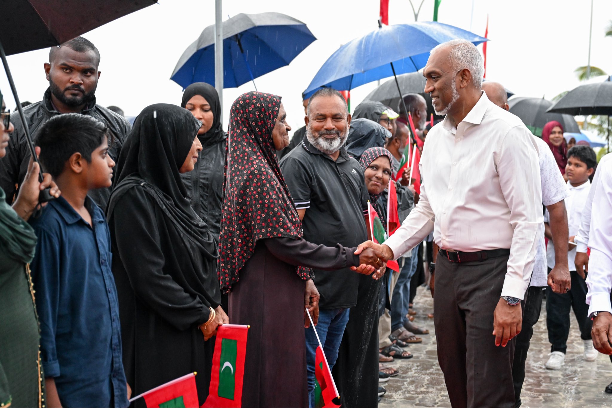 ކުނަހަންދޫ ގެ ފެންބޮޑުވުމުގެ މައްސަލައަށް ދާއިމީ ރަނގަޅު ހައްލެއް ހޯދައިދޭނަން: ރައީސް