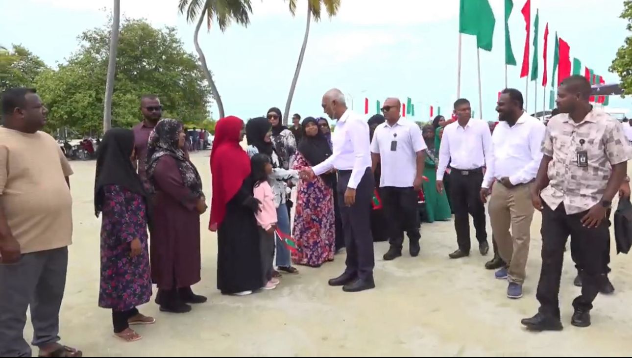 ރައީސްގެ ލ. އަތޮޅު ދަތުރުފުޅު: ހިތަދޫއިން ވަރަށް ހޫނު މަރުހަބާއެއް!