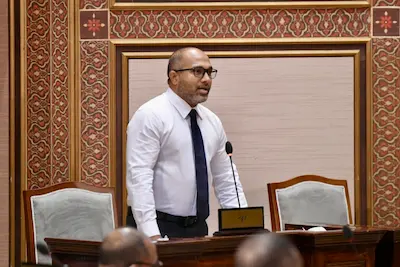 ބާޠިލުކުރެވޭ ވަރކް ޕަރމިޓްތަކުގެ ކޯޓާ ސްލޮޓް ރިލީޒްކުރެވޭނީ ދައްކަންޖެހޭ ހުރިހާ ފީއެއް ދެއްކުމުން: ދާޚިލީ ވުޒާރާ