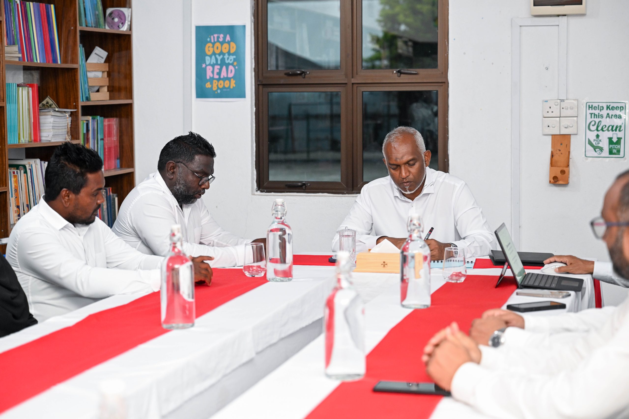 ބިލެތްފަހީ ކައުންސިލުން ރަށުގެ ތަރައްޤީއަށް ބޭނުންވާ ކަންކަން ރައީސާ ހިއްސާ ކުރައްވައިފި